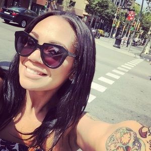 Meet your Posher, Carolina mariana